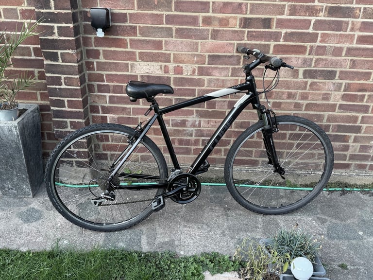 Cube bike large frame 