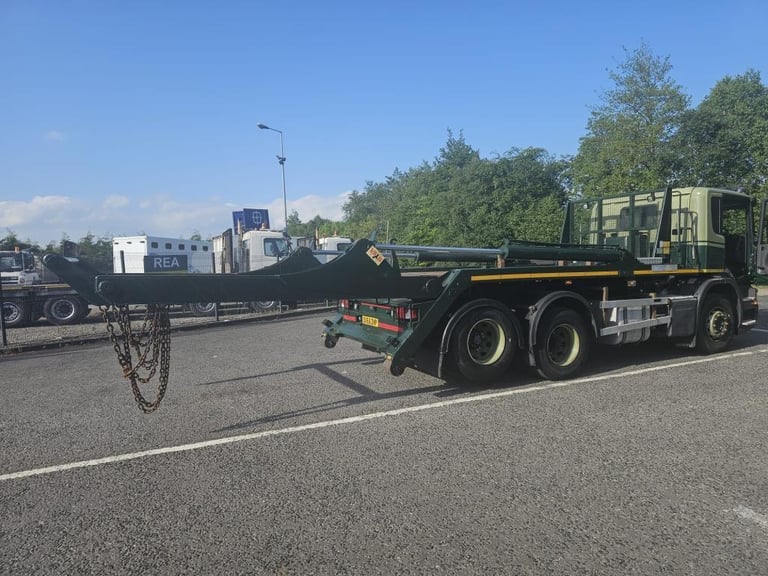 2015 Scania P320 6x2 twin wheel skip