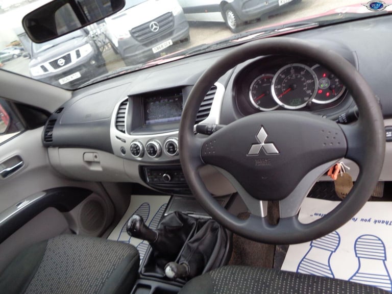MITSUBISHI L200 2.5 DI-D Trojan Red Manual Diesel 2013