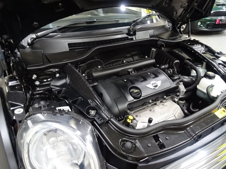 Mini Convertible 1.6 Cooper 2dr Automatic **LOW MILEAGE*ONLY 26000 MILES**