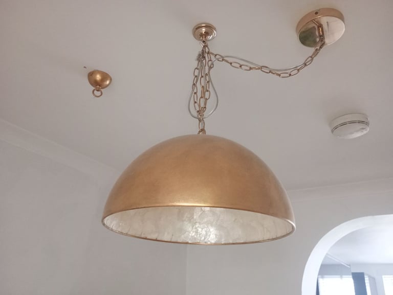 Metal gold effect pendant lamp 