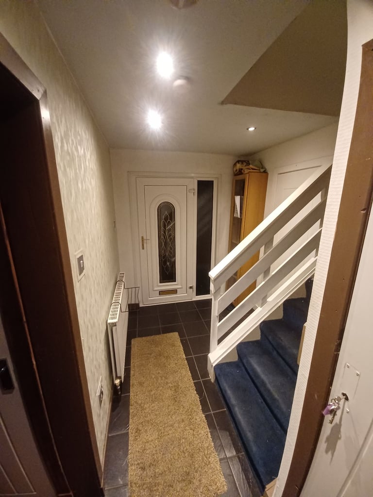 Large double room available 