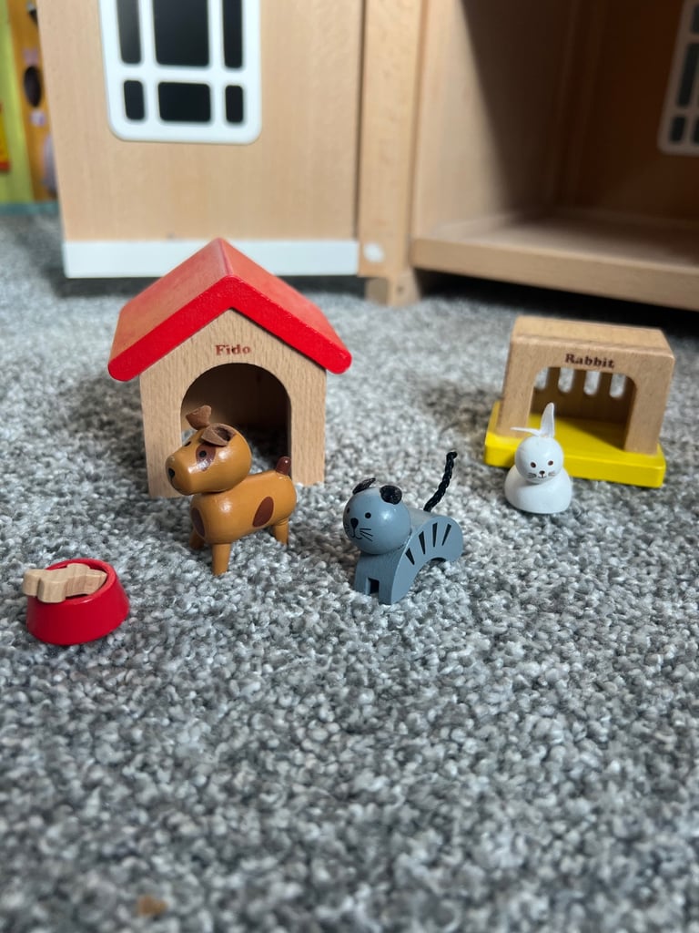 Doll house and Furniture Tildo