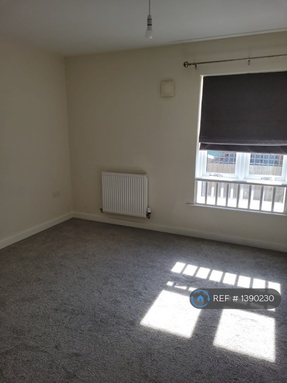 2 bedroom flat in Dakota Drive, Chatham, ME4 (2 bed) (#1390230)