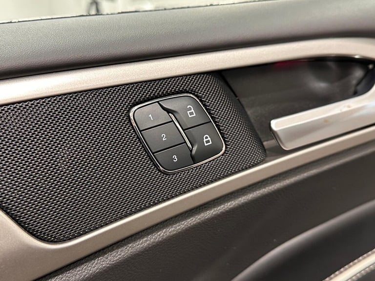 2018 Ford Mondeo 2.0 TDCi Vignale Hatchback 5dr Diesel Powershift Euro 6 (s/s) (180 ps) Hatchback...