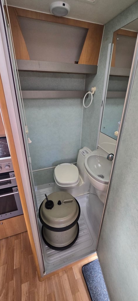 Swift Charisma 220/2 berth 2007 motor mover light weight 