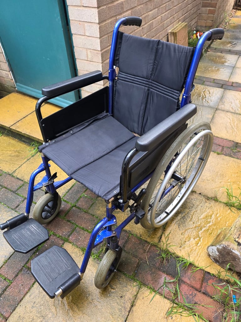 Self propelled wheel chair 