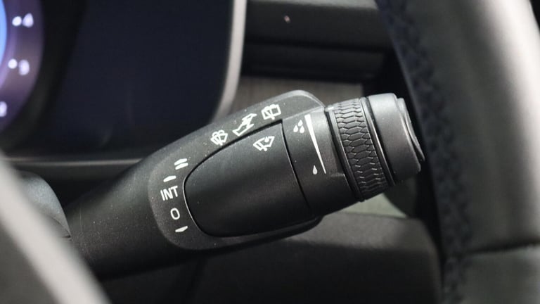  Volvo XC40 B4 (P) Ultimate Dark (360 Camera, Sunroof, BLIS) Petrol/Electric Hybrid Automatic