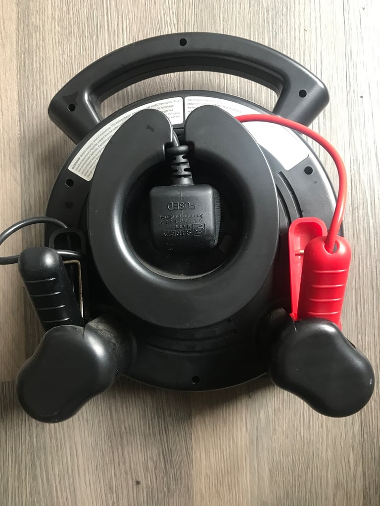 Halfords Battery Charger
