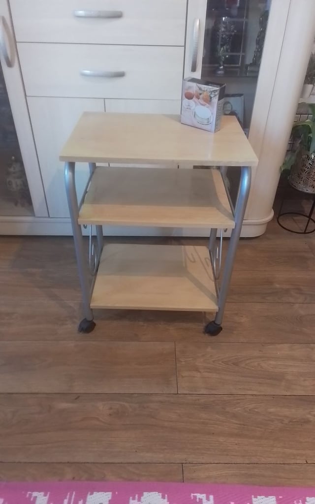 SERVING TROLLEY 