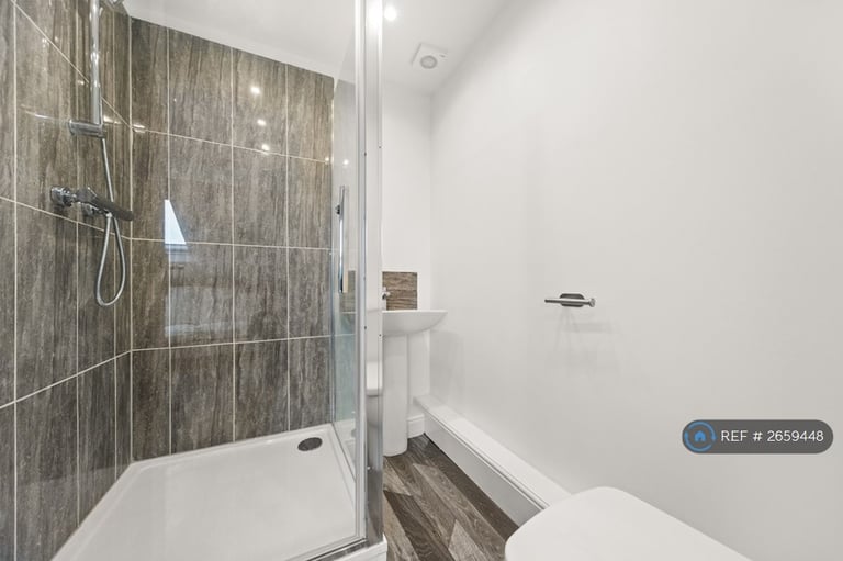 2 bedroom flat in Montpellier Terrace, Scarborough, YO11 (2 bed) (#2659448)