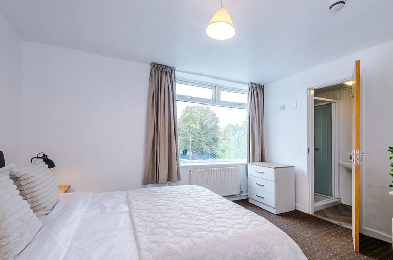 Ensuite Rooms in Friendly Home All Bills Incl