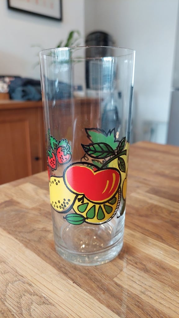 KITSCH ● FRUIT DESIGN ● DRINKING GLASSES ● RETRO 