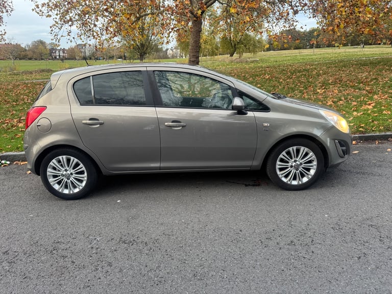 Automatic Vauxhall Corsa 1.4 petrol mot till February Ulze free full service history