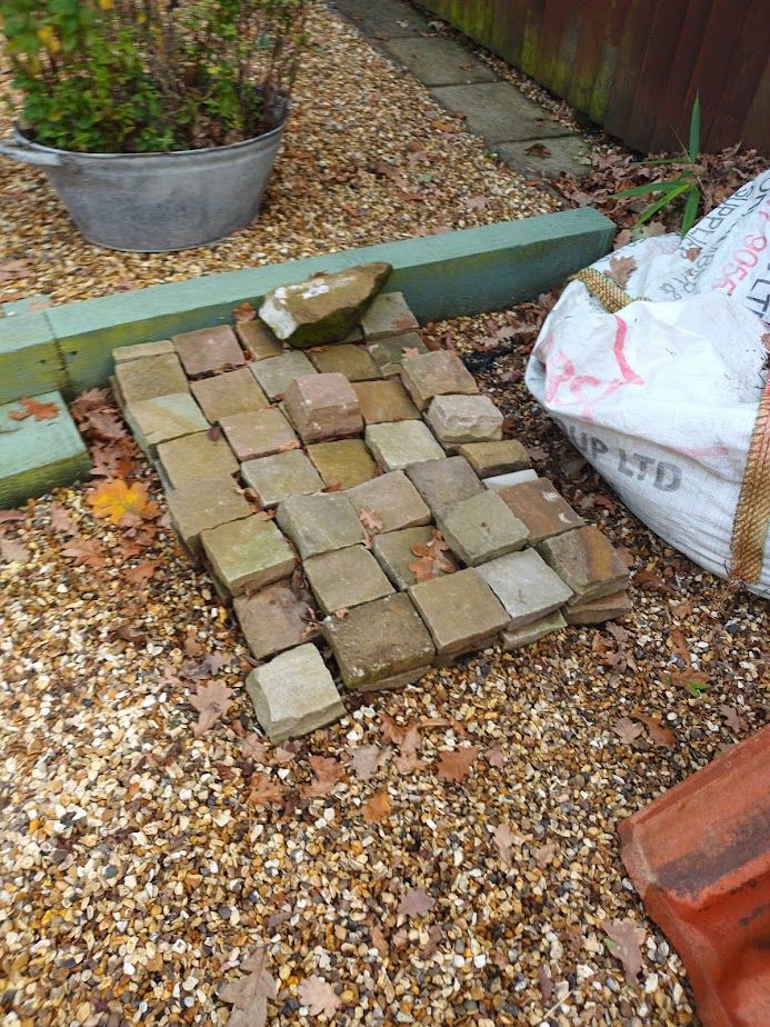 ROOF TILES & SMALL EDGING BLOCKS