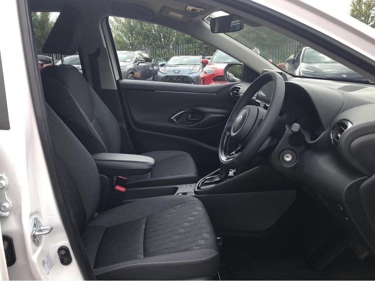 2025 Toyota Yaris 1.5 Hybrid Design 5dr CVT Hatchback Hybrid Automatic