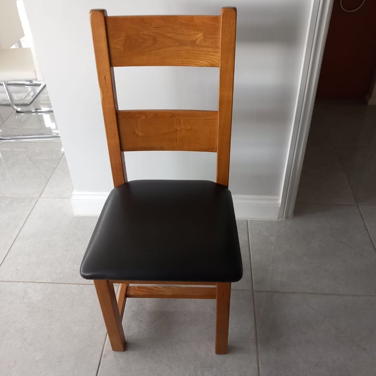 image for 6 dining chairs 