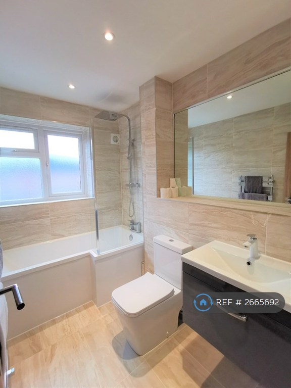 2 bedroom flat in Haig Court, Chelmsford, CM2 (2 bed) (#2665692)