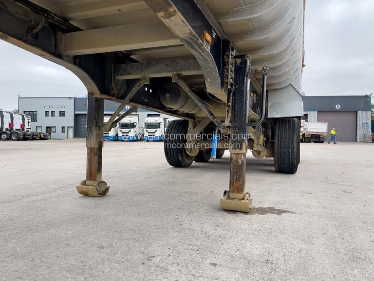 FRUEHAUF BULK TIPPING TRAILER 