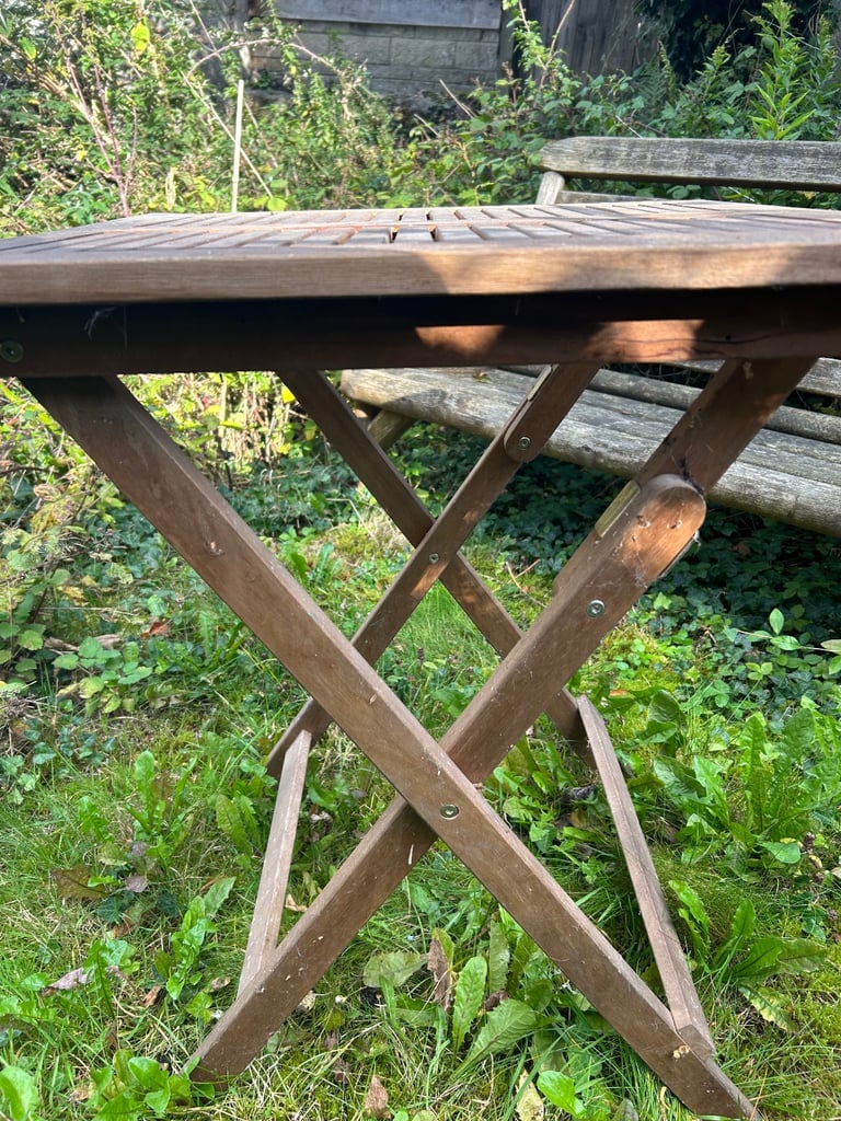 Wooden Garden Table - Free Garden Furniture 
