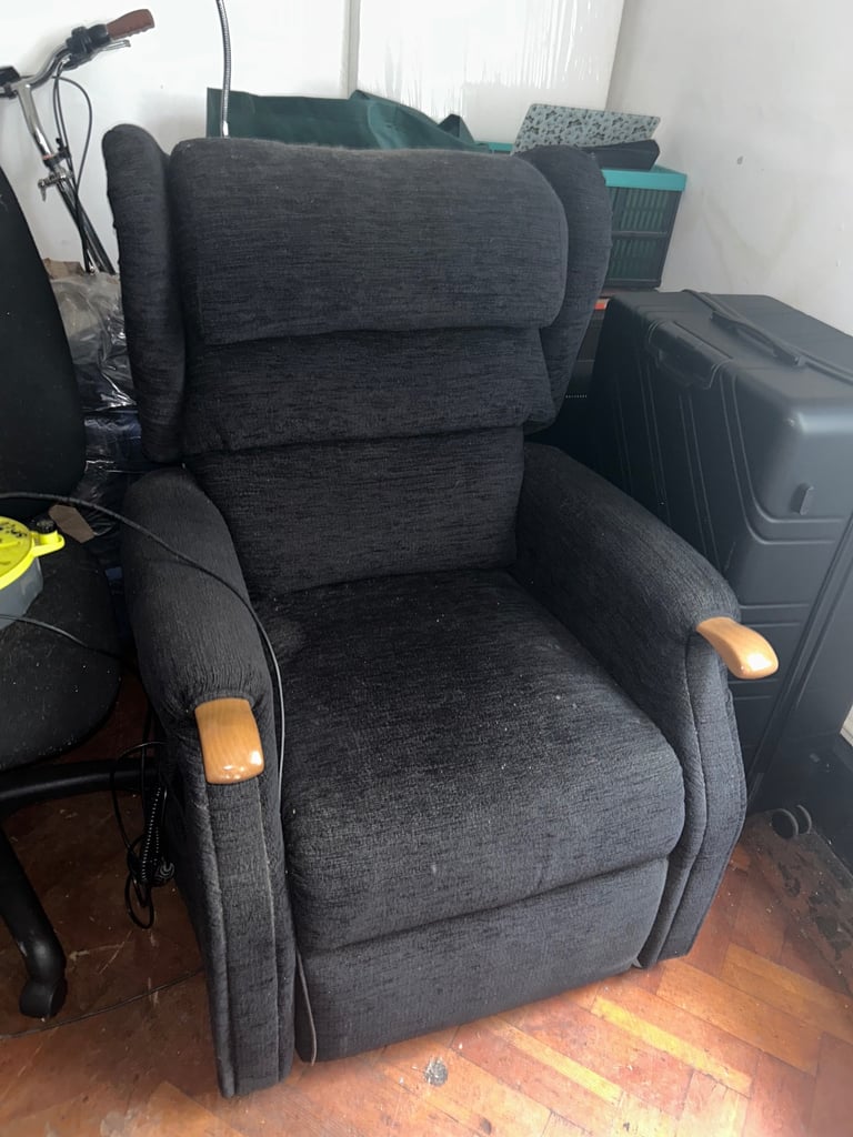 Riser recliner chair