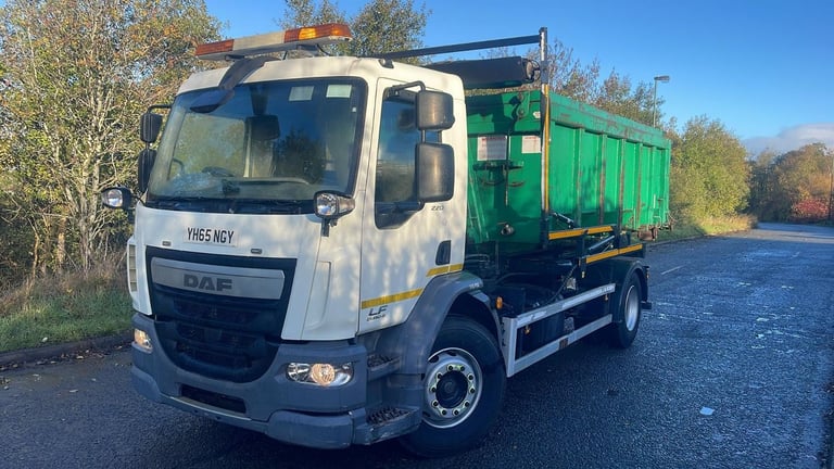 2015 (65) LEYLAND DAF LF220 HOOKLOADER. ENCLOSED BODY. 18 TON GVW. EURO 6. 