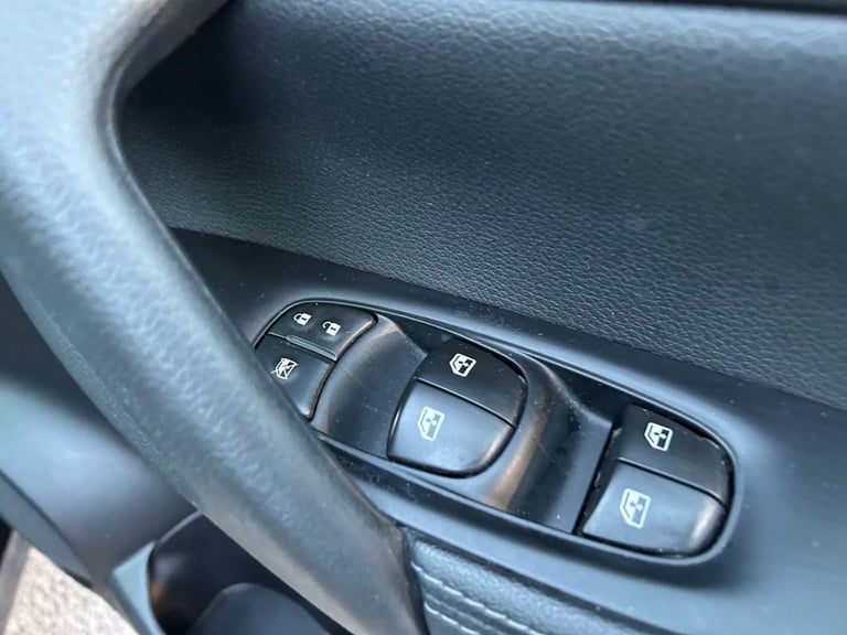 2019 Nissan Qashqai 1.3 DiG-T N-Connecta 5dr HATCHBACK PETROL Manual