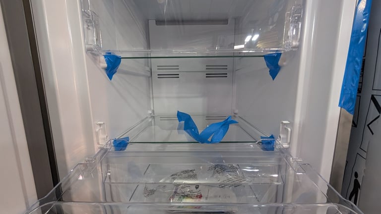 SMEG SILVER FROST FREE 186CM FREEZER-HUGE 280L CAPACITY-REVERSIBLE DOOR-WOW-TOP SPEC-EX DISPLAY