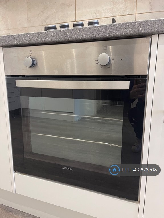 1 bedroom flat in Power House, London, W3 (1 bed) (#2673768)