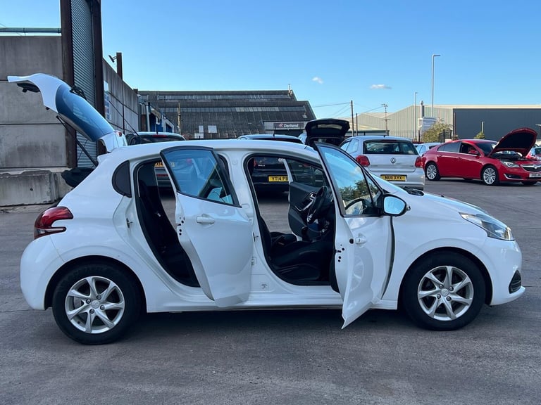 2015 Peugeot 208 1.2 PureTech 82 Active 5dr HATCHBACK Petrol Manual