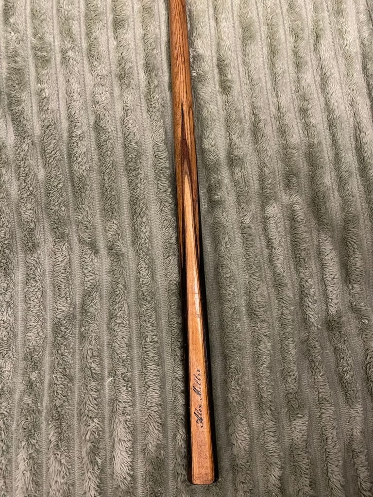 image for Beautiful One Piece Vintage Ash Snooker Cue & Hard Case