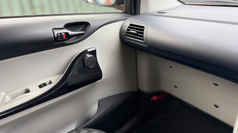 2013 Toyota iQ automatic 1.3 petrol