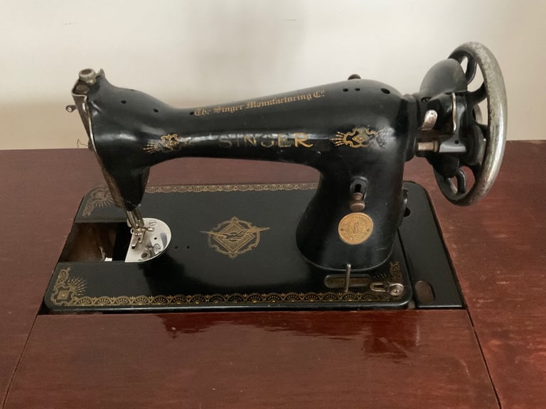 Singer sewing machine vintage