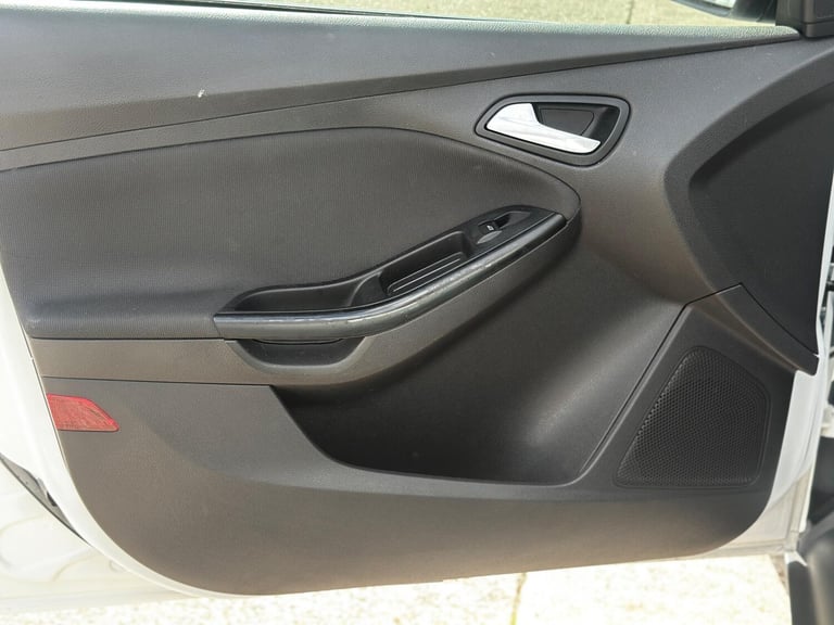  Ford Focus 1.0T EcoBoost Zetec Euro 5 (s/s) 5dr Petrol Manual