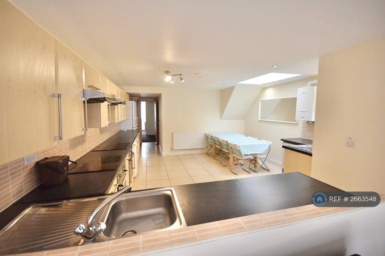 9 bedroom house in Russell Street, Cardiff, CF24 (9 bed) (#2663548)