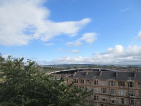 Mount Florida 2 Bedroom top floor apartment - unfurnished bright, spacious, views and great storage 