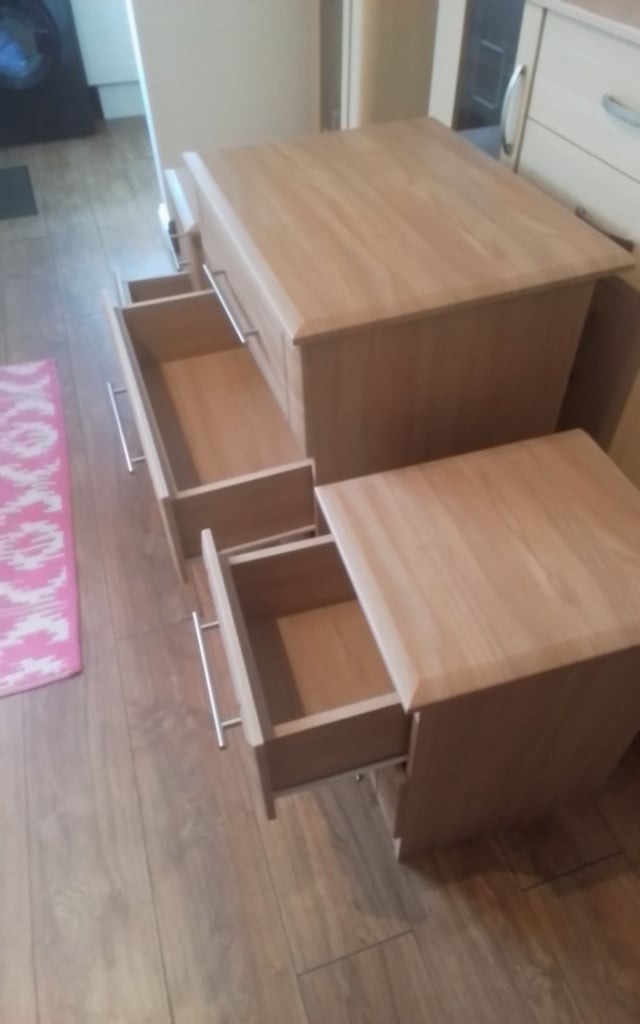 "AS NEW " BEDROOM DRAWERS SET 