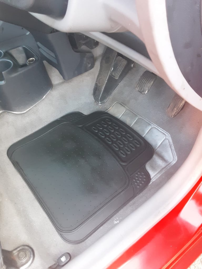 Kia Picanto LX with 2 keys, long mot, extensive service history,A/C,free to use in clean air zones! 