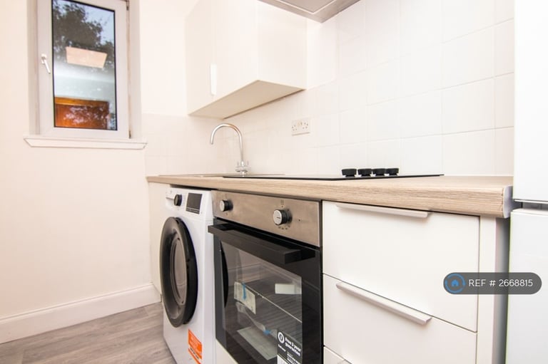 2 bedroom flat in Elmbank Road, Aberdeen, AB24 (2 bed) (#2668815)