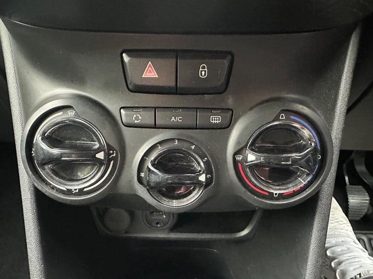 2016 Peugeot 208 1.2 PureTech Active Design Lime Euro 6 5dr HATCHBACK Petrol Manual