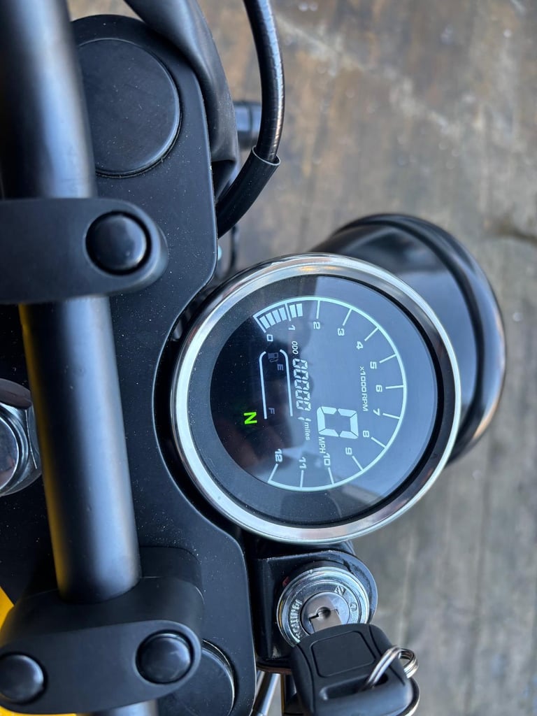 BIKE OF THE WEEK - Bluroc Legend 125cc Scrambler Motorcycle Mutt Bullit 125 
