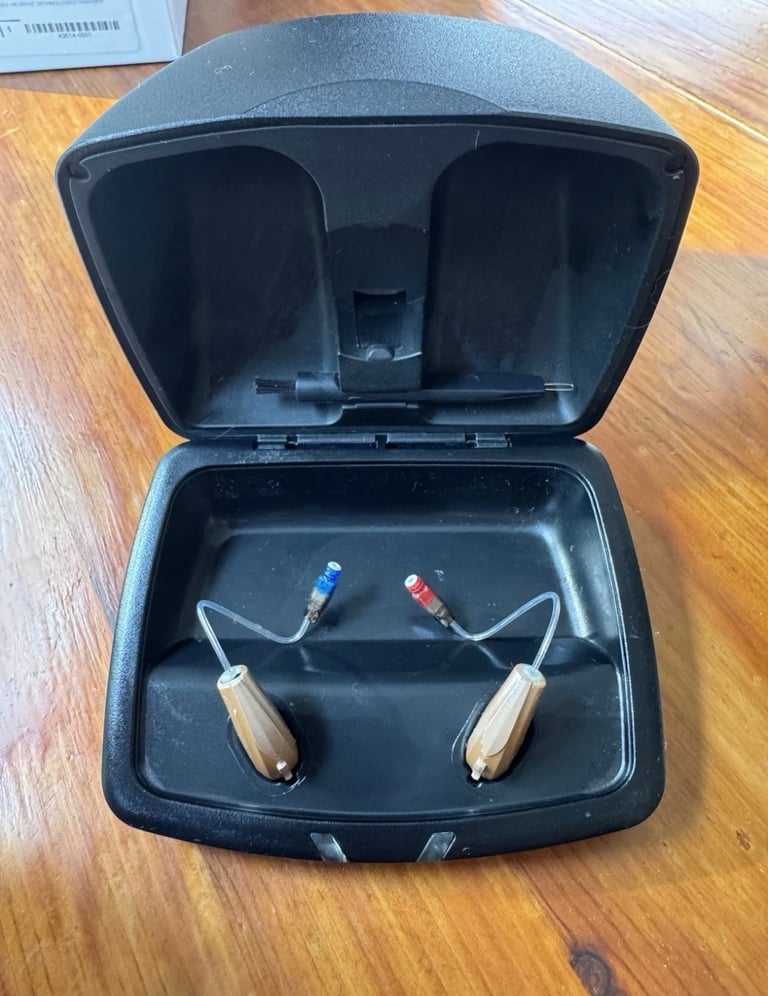 Starkey Evolv AI 1000 Rechargeable Hearing Aids. 