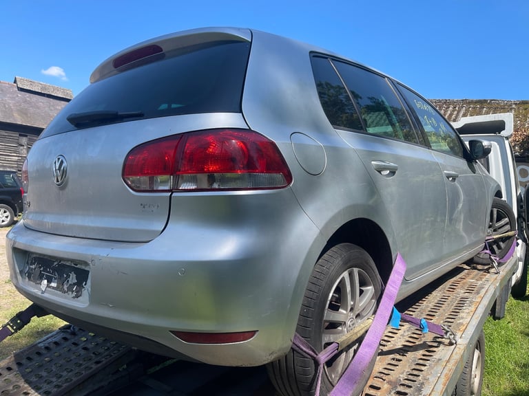 Breaking for parts Volkswagen Golf MK6 1.6 diesel CAY automatic, silver