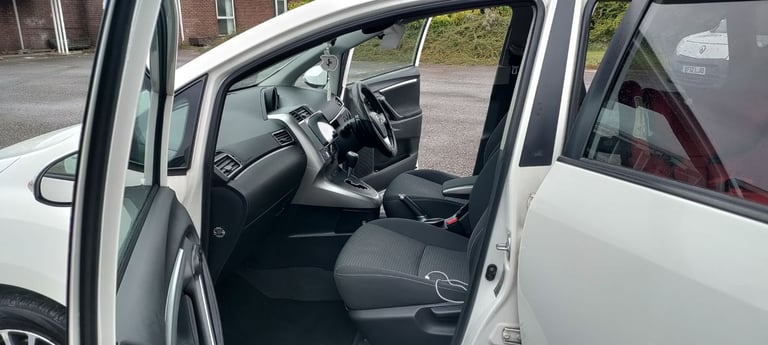 Automatic Toyota, VERSO, MPV, 2014, 1798 (cc)