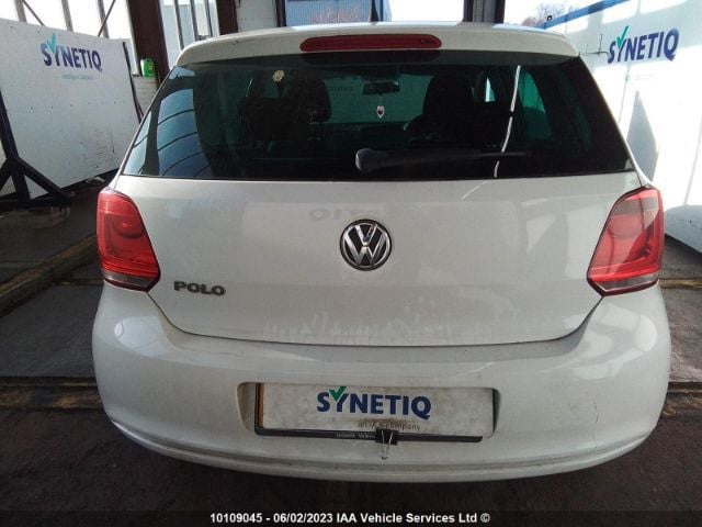 Volkswagen vw polo white breaking parts in stock 