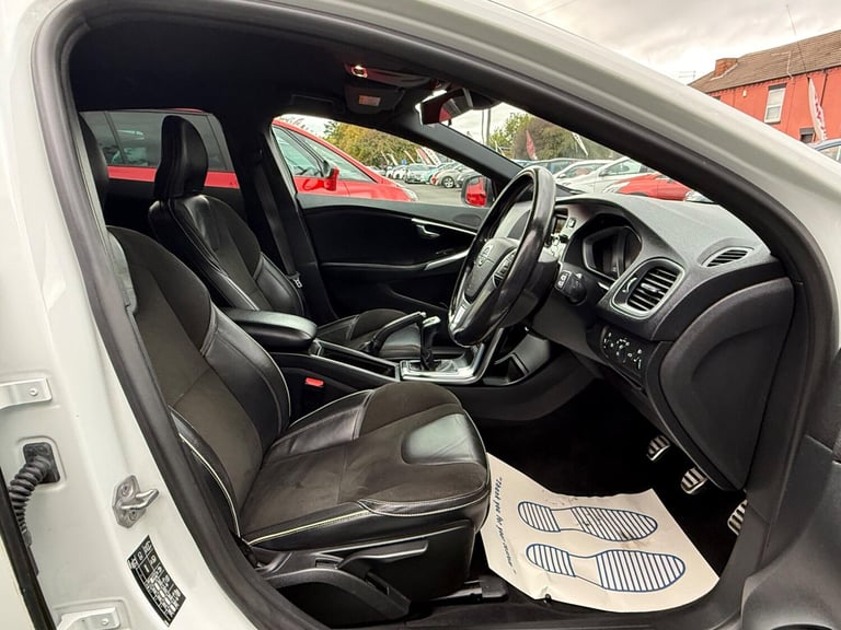 2015 Volvo V40 2.0 T2 R-Design Hatchback 5dr Petrol Manual Euro 6 (s/s) (122 ps) HATCHBACK Petrol...