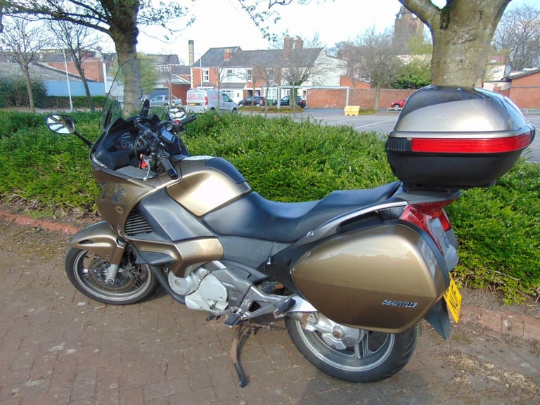 Honda NT700 VA DEAUVILLE, 2006 MODEL SHAFT DRIVE TOURER WITH PANNIERS AND BOX