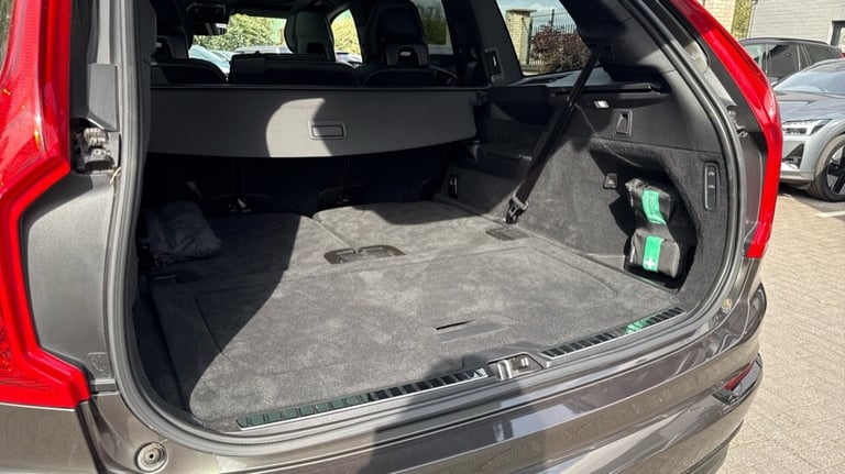 2021 Volvo XC90 Recharge R-Design Pro, T8 AWD plug-in hybrid, 7 Seats Estate Petrol Parallel PHEV...