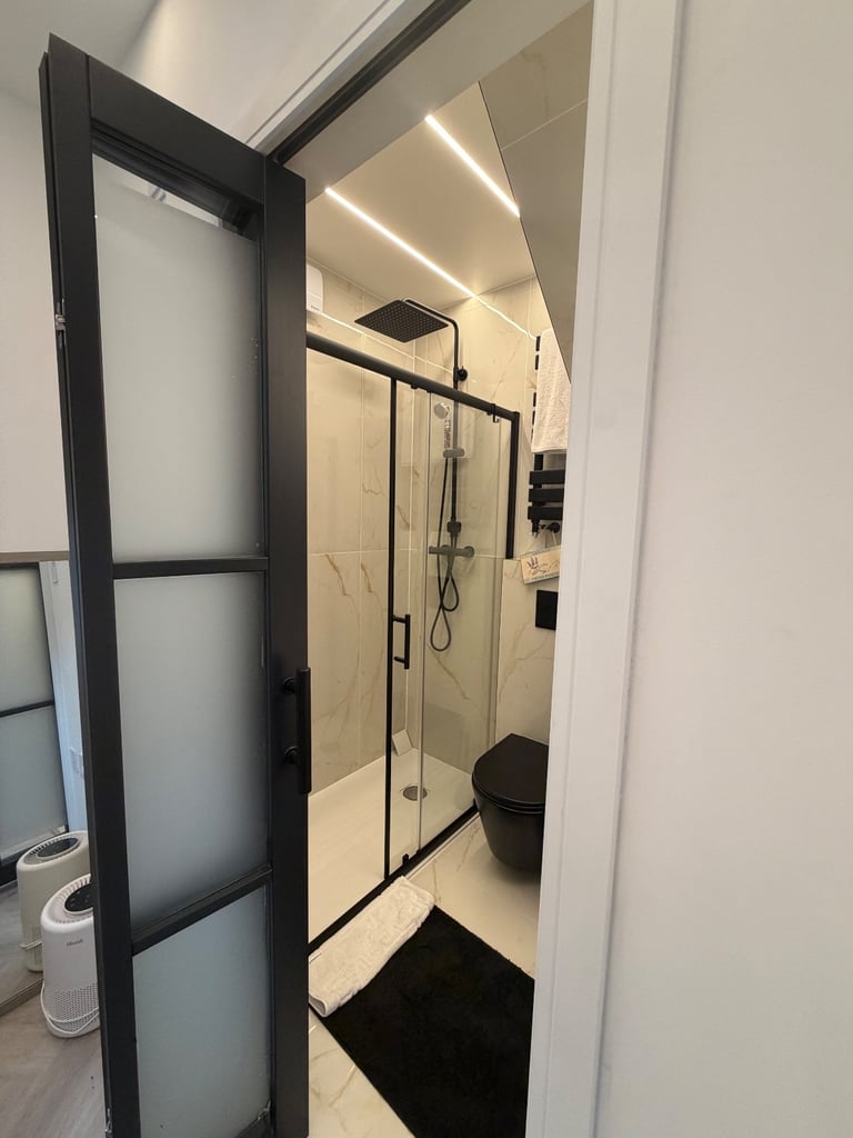 Stunning Newly Built One-Bed Duplex Flat  