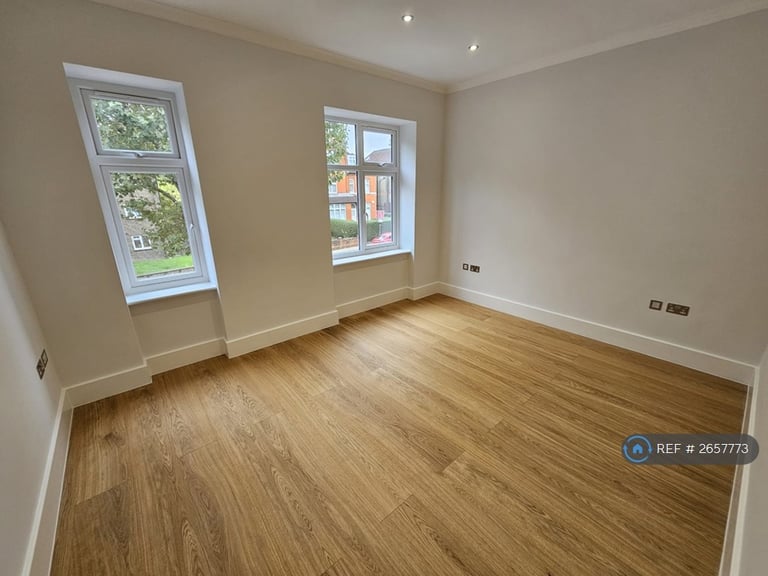 3 bedroom flat in Chatsworth Road, London, NW2 (3 bed) (#2657773)